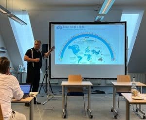 Ari Laitala esitelmöi Potsdamissa