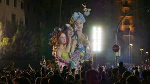 Las Fallas -hahmoja Valencian illassa