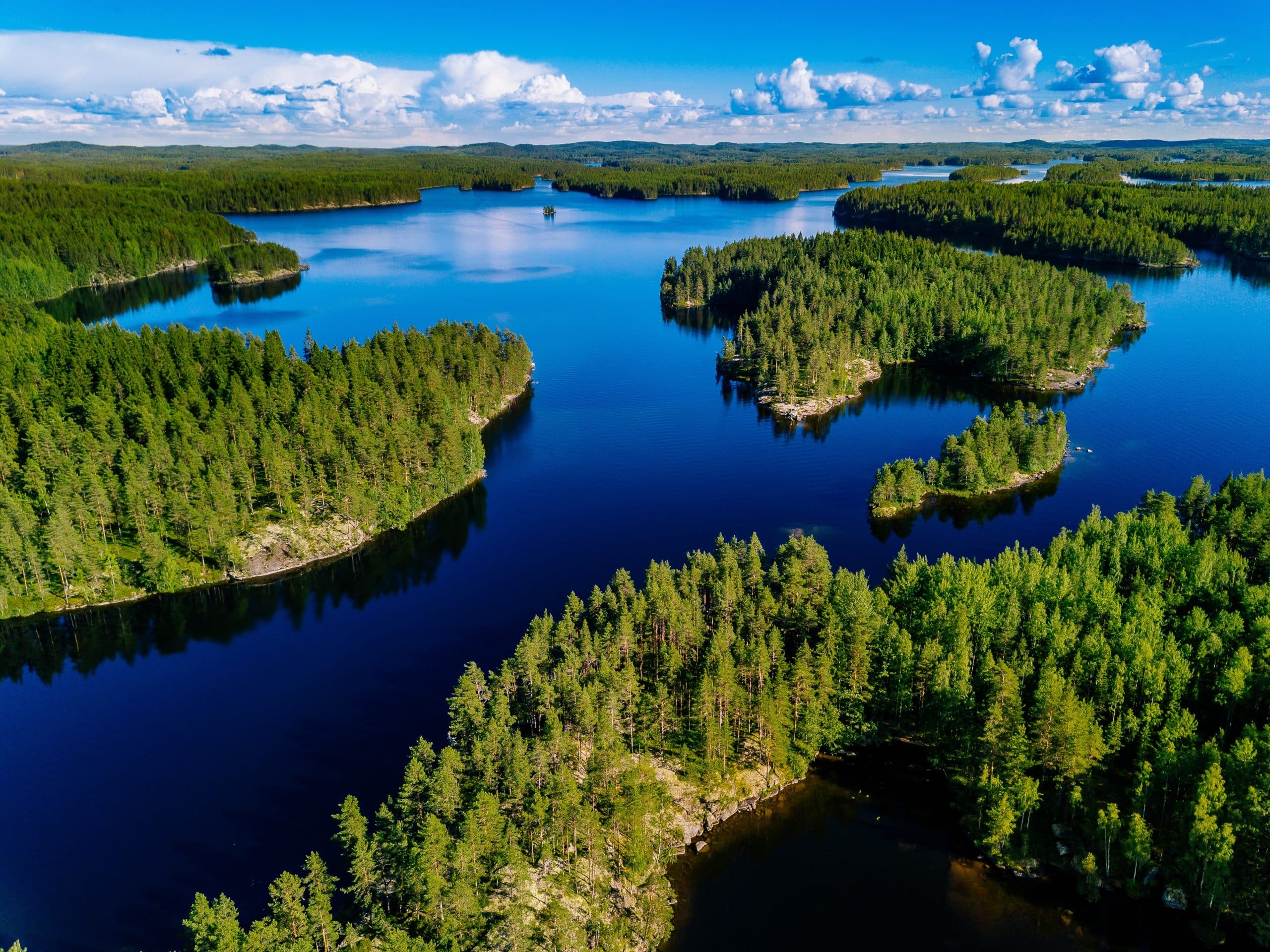 Järvimaisema Suomessa.